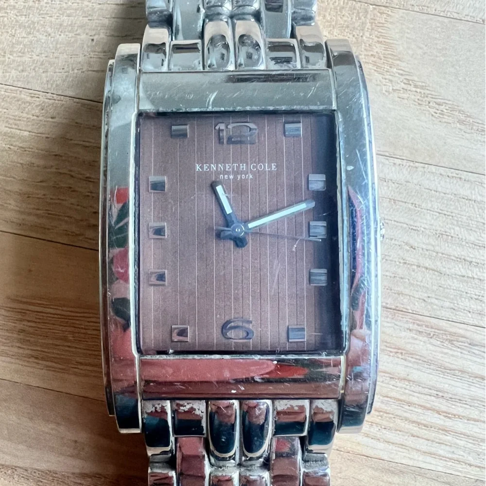 Kenneth Cole New York mens brown dial silver tone dress watch NEW BATTERY
